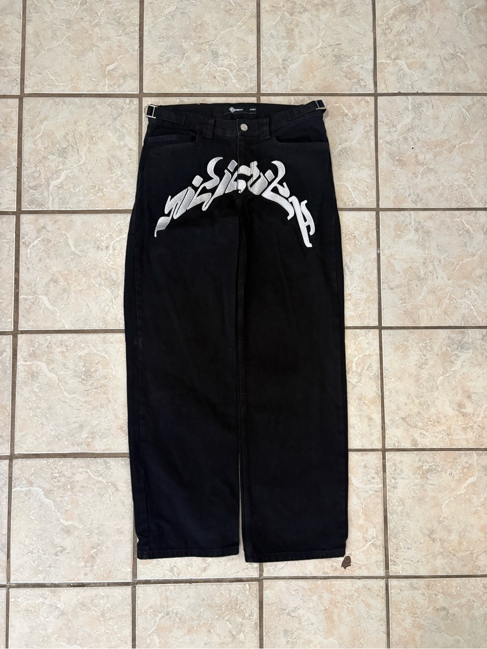 Vicinity Black Relaxed Jeans with White Graphic M(32)